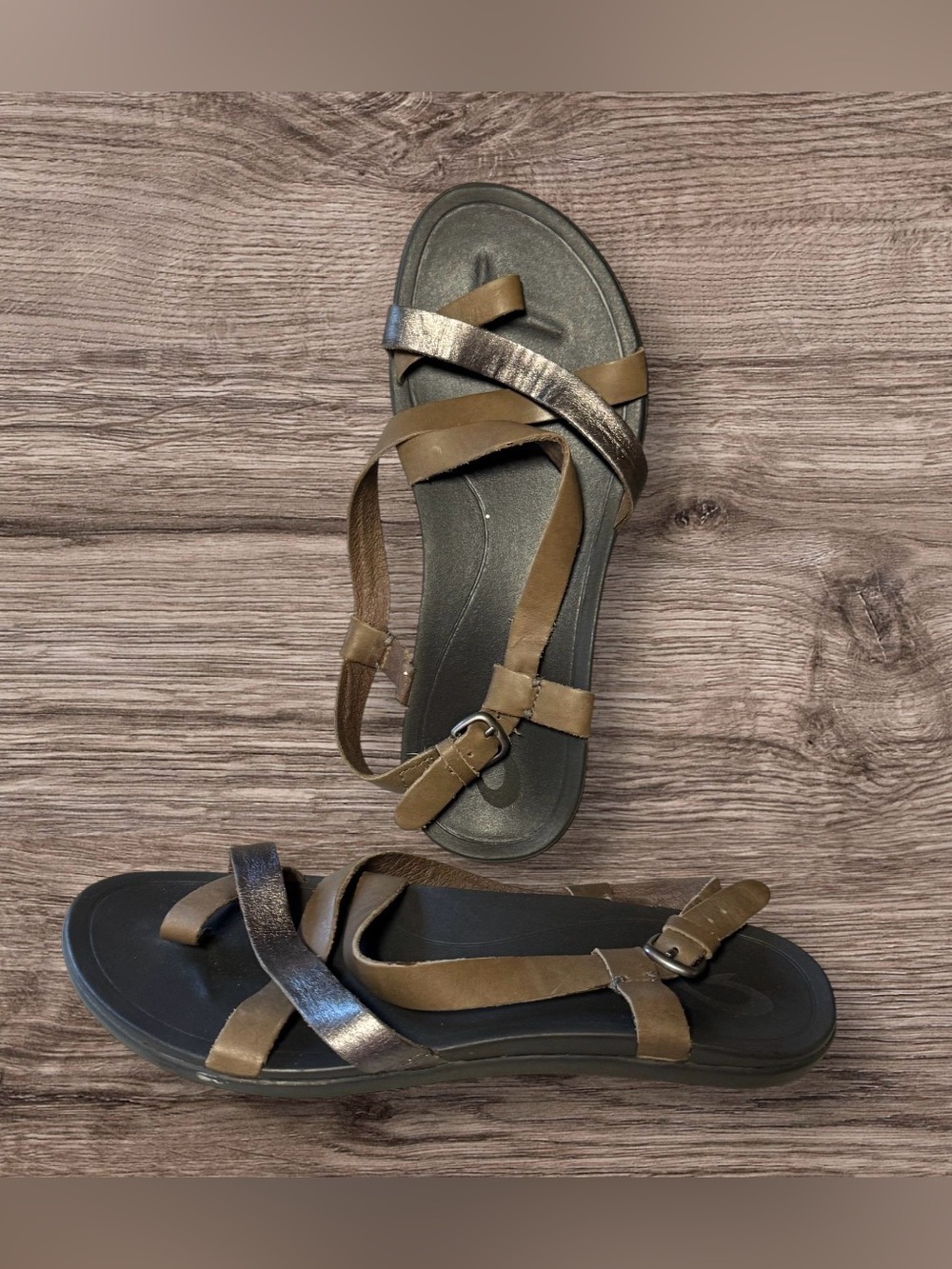 OLUKAI Upena Women’s Size 8 US Brown & Gold Strappy Leather Sandals